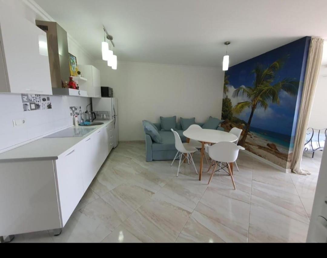 Paradise Apartment Батуми Экстерьер фото